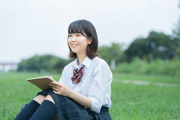 Fototapeta premium 勉強する女子高生