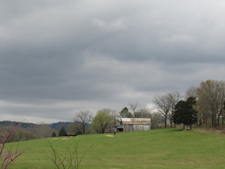 Obraz premium barn on the hill