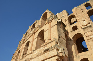 Obraz premium Roman amphitheater of El Jem is an ancient African colosseum in El Djem, Tunisia.