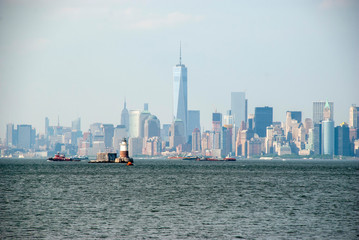 Blick zur Skyline von Mahattan, New York City von Staten Island