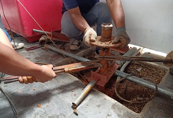 Water pipe drills, damaged water pumping by soil
