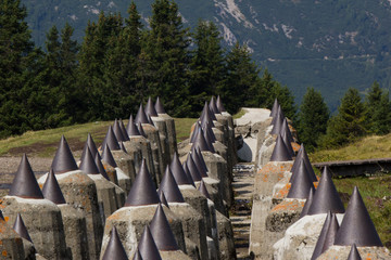Panzersperren auf dem Plamort in Südtirol