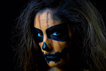 Fototapeta premium portrait of a woman dressed as halloween pumpkin