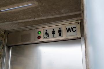 Moderne Öffentliche Toilette