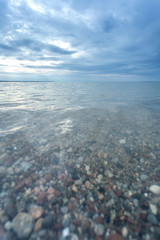 sea surface to the horizon under a cloudy sky