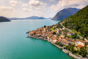 Lago D'Iseo (IT) - Peschiera Maraglio - vista aerea