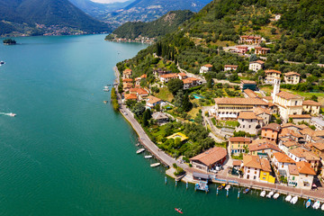Fototapeta na wymiar Lago D'Iseo (IT) - Peschiera Maraglio - vista aerea