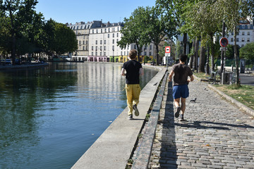 Jogging au canal Saint-Martin à Paris