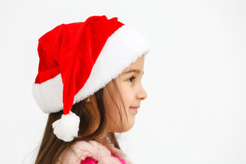 Portrait of pretty christmas girl in santa hat, smiling isolated on white background