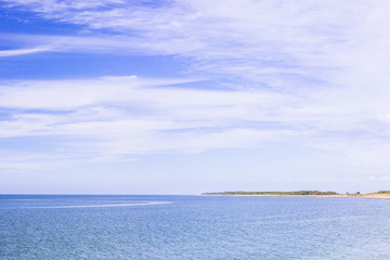Obraz premium Minimalistic seascape under rhe blue sky.