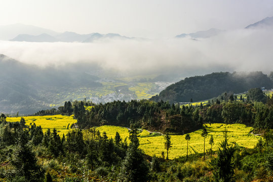 The mountain range of Wuyuan, Jiangxi, China © Xiangli