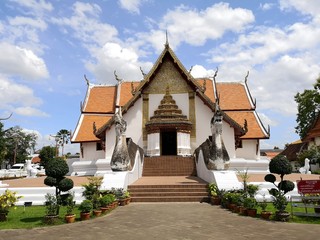 Obraz premium thai style temple in bangkok thailand