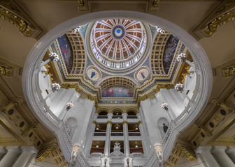 Obraz premium Lobby ceiling from the rotunda floor of the Pennsylvania State Capitol in Harrisburg, Pennsylvania