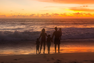 Fototapeta na wymiar family on th beach at sunset