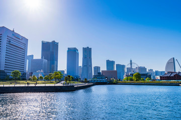 Fototapeta premium 横浜 象の鼻パークとみなとみらいの風景