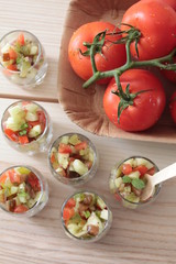 tartare de tomates multicolores et concombre