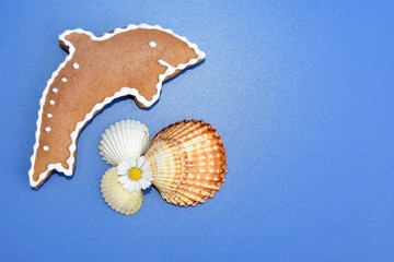 Summer concept with romantic gingerbread and sea shells