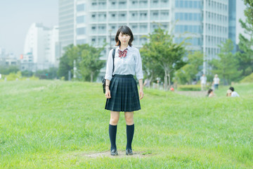 真顔の女子高生