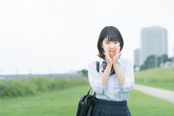 応援・告白する女子高生