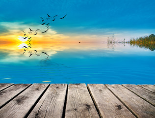 Obraz na płótnie Canvas atardecer en el lago azul