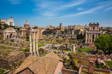 Obraz premium View of the ancient ruins of the Roman Forum in Rome