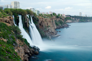 Obraz premium Duden Waterfalls falls into mediterranean sea at Antalya Turkey
