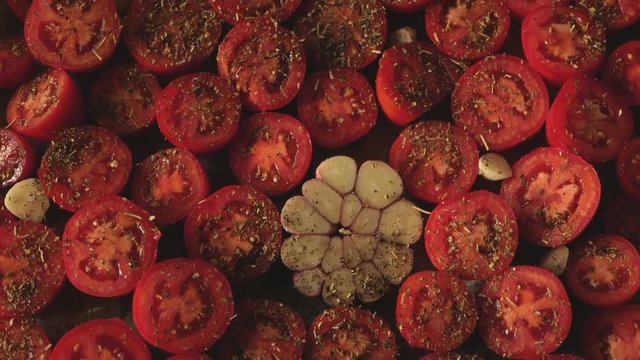Sliced tomatoes with garlic and spices
