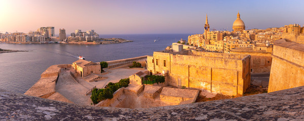 Fototapeta na wymiar Valletta Skyline at sunset, Malta
