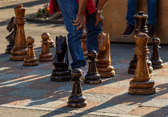 Partita di scacchi all'aperto