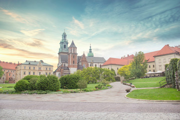 Obraz premium Beautiful view of the Cathedral of Saints Stanislav and Wenceslas (Wawel Cathedral) and the Royal Castle in Krakow, Poland