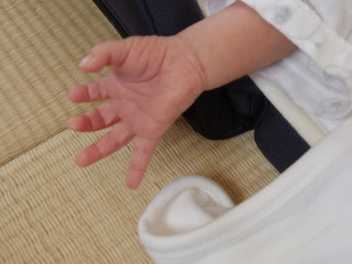 赤ちゃんの手