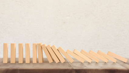 Domino effect stopped by unique