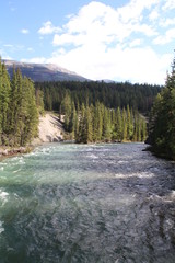 Fototapeta na wymiar Clear Waters Of The Maligne River, Jasper National Park, Alberta 