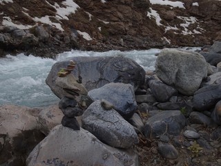 Rocks in Fora de Apacheta, on the river and sea