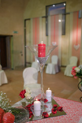 composizione fiori candela per altare matrimonio colore rosso