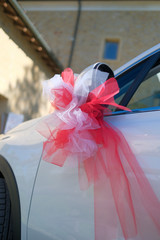 fiocco bianco e rosso tulle specchietto auto matrimonio