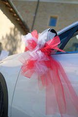 fiocco bianco e rosso tulle specchietto auto matrimonio