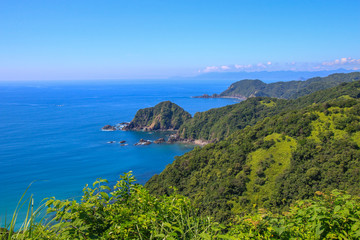Fototapeta premium 横浪黒潮ライン,海,海岸,青,風景,自然,絶景,岩,太平洋,土佐湾,黒潮,観光,観光地,高知,高知県,四国,日本,アジア,