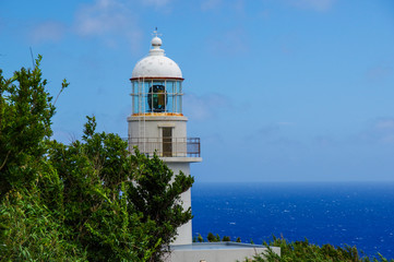 Fototapeta na wymiar 八丈島の西端に建つ八丈灯台