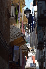 pranie na włoskiej ulicy - obrazy, fototapety, plakaty