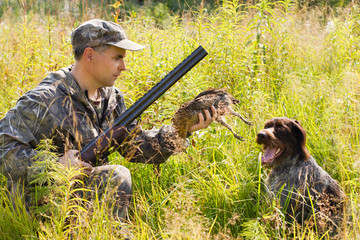 gundog gave the downed grouse to hunter