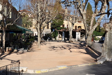 France, côte d'azur, Saint Paul de vence, place du jeu de Boules. Dans ce village, la pétanque a aquis de véritables lettres de noblesse grâce à des artistes célèbres comme Yves Montand, Lino Ventura.