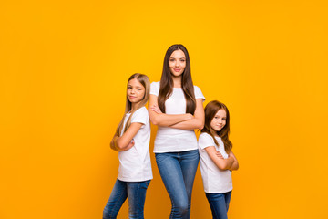 Obraz premium Photo of three sister ladies self-confident crossing arms wear casual outfit isolated yellow background