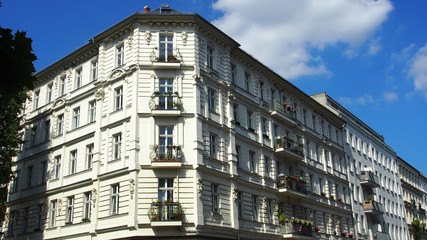Fototapeta premium Berlin: Altbauten in Prenzlauer Berg und Pankow