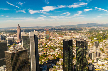 Panorama miasta z lotu ptaka. Frankfurt nad Menem widziana z gory.  Panorama miasta w Niemczech. ...