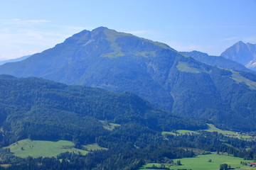 Blick auf das Unterberghorn in den Alpen bei Kössen in Österreich