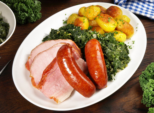 Gr&uuml;nkohl mit Kassler, Speck und Kartoffeln
