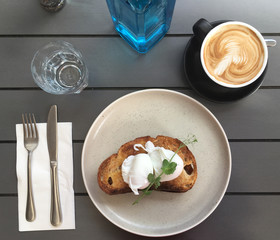 Poached eggs on toast with coffee