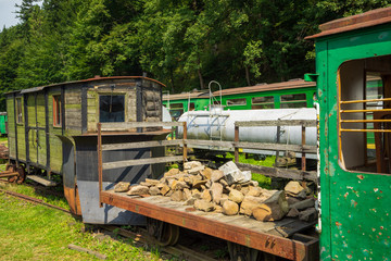 Wagony kolejki wąskotorowej © SebbPL
