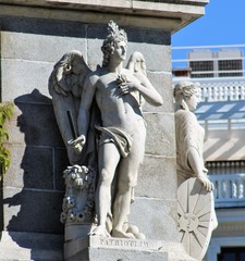 Estatuas en el monumento al patriotismo de Madrid